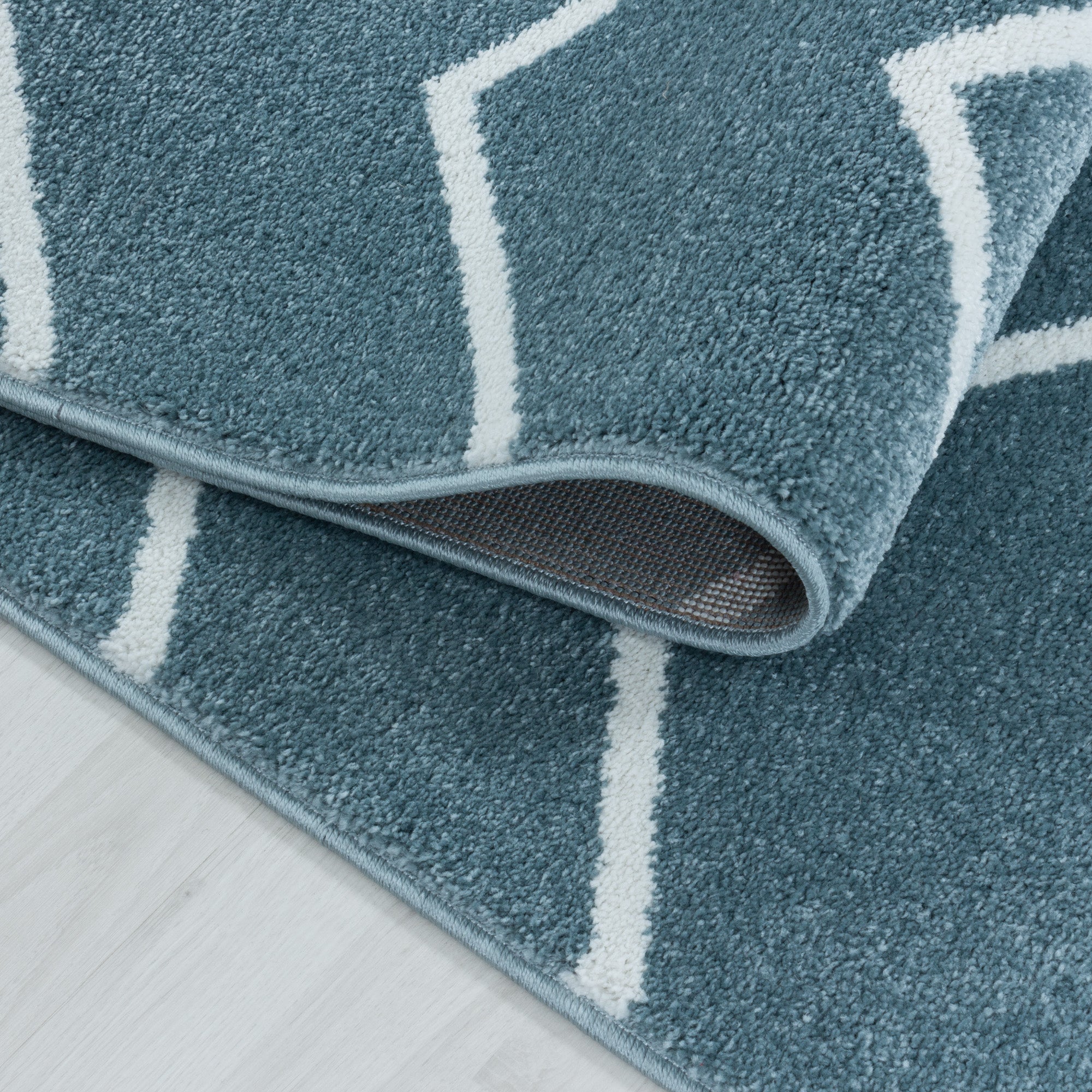Modern Designer Kurzflor Teppich Wohnzimmer Chevron Design Robust Pflegeleicht