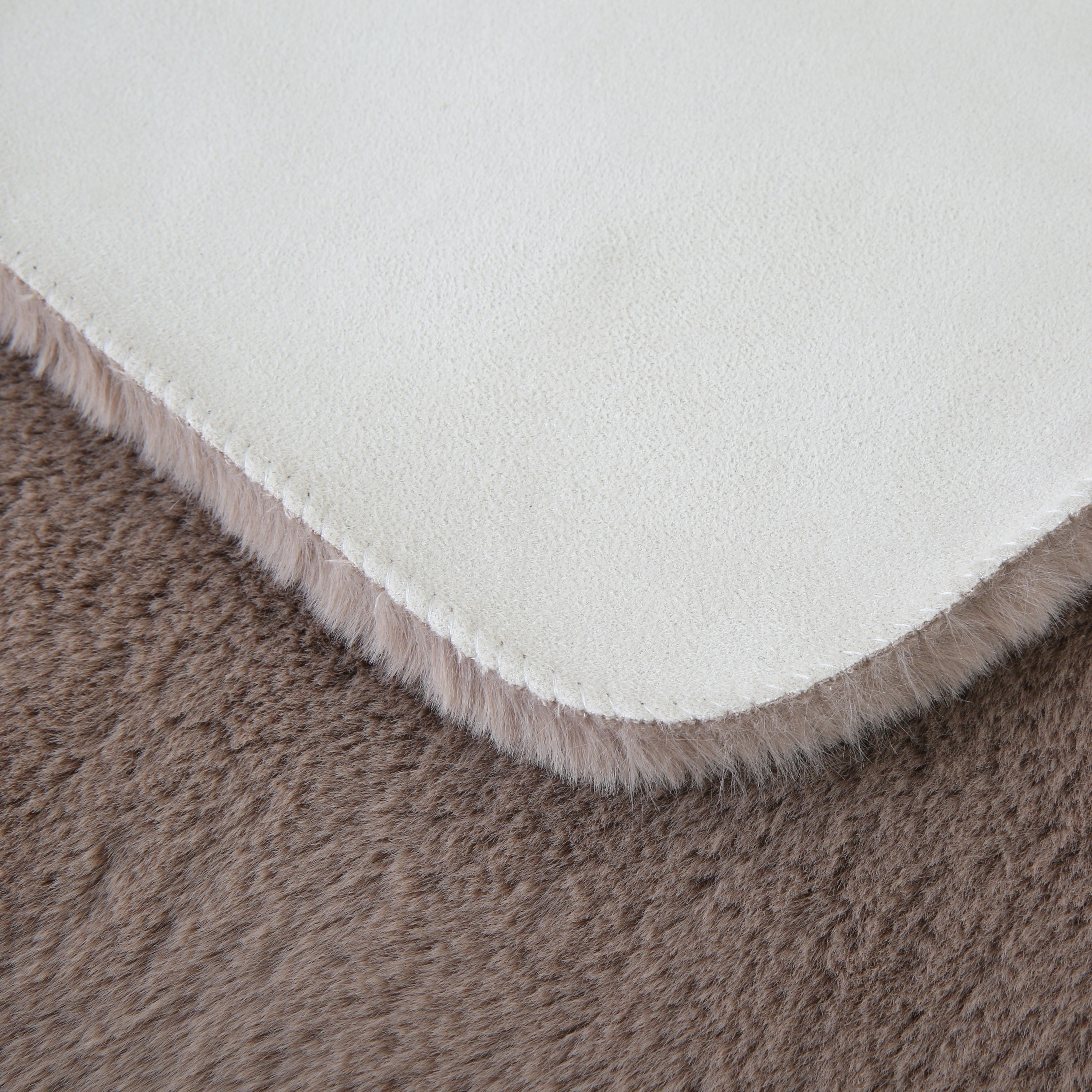 Tapis peluche uni forme éléphant fausse fourrure chambre enfant aspect super fourrure