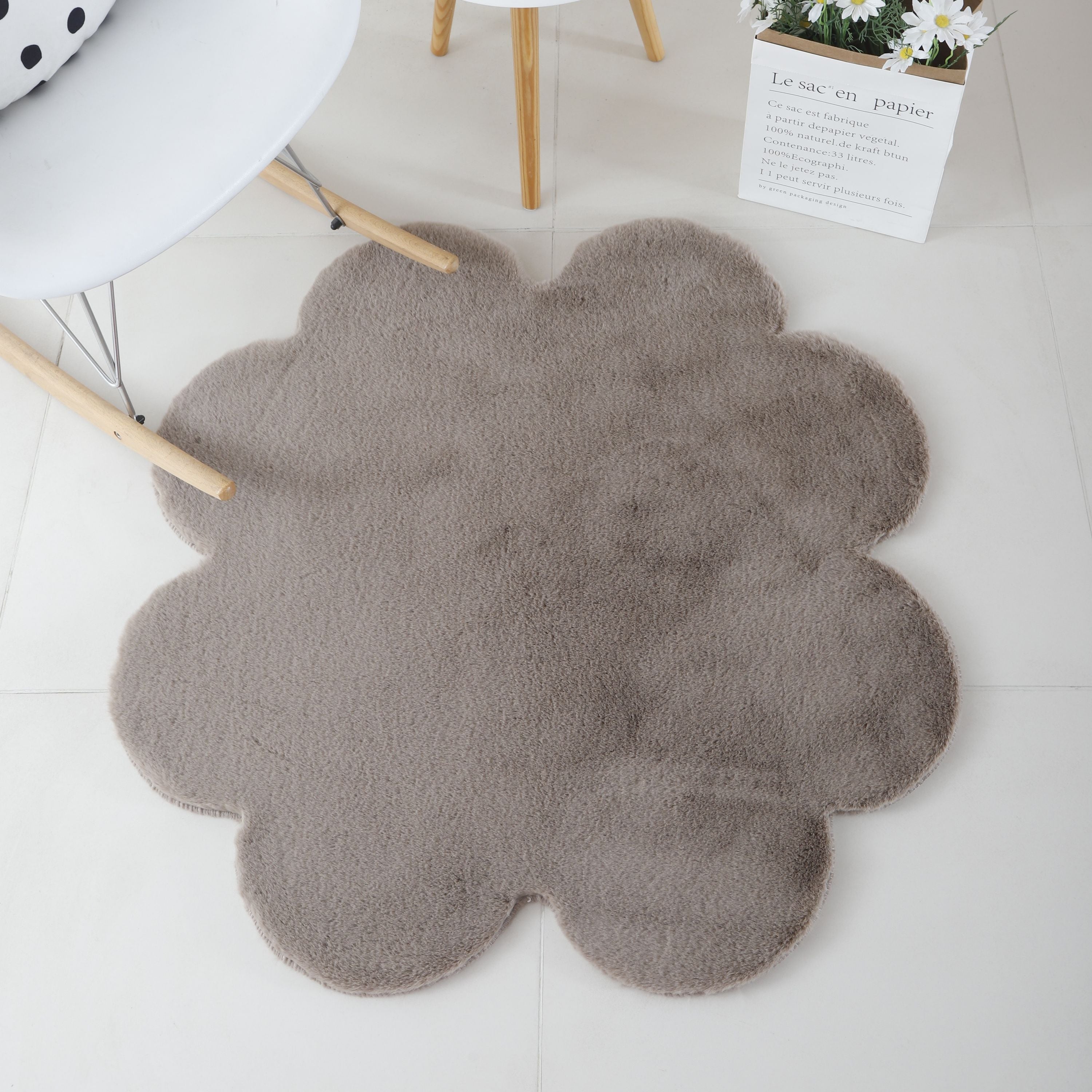 Rug plush plain cloverleaf shape faux fur children's room soft fur look