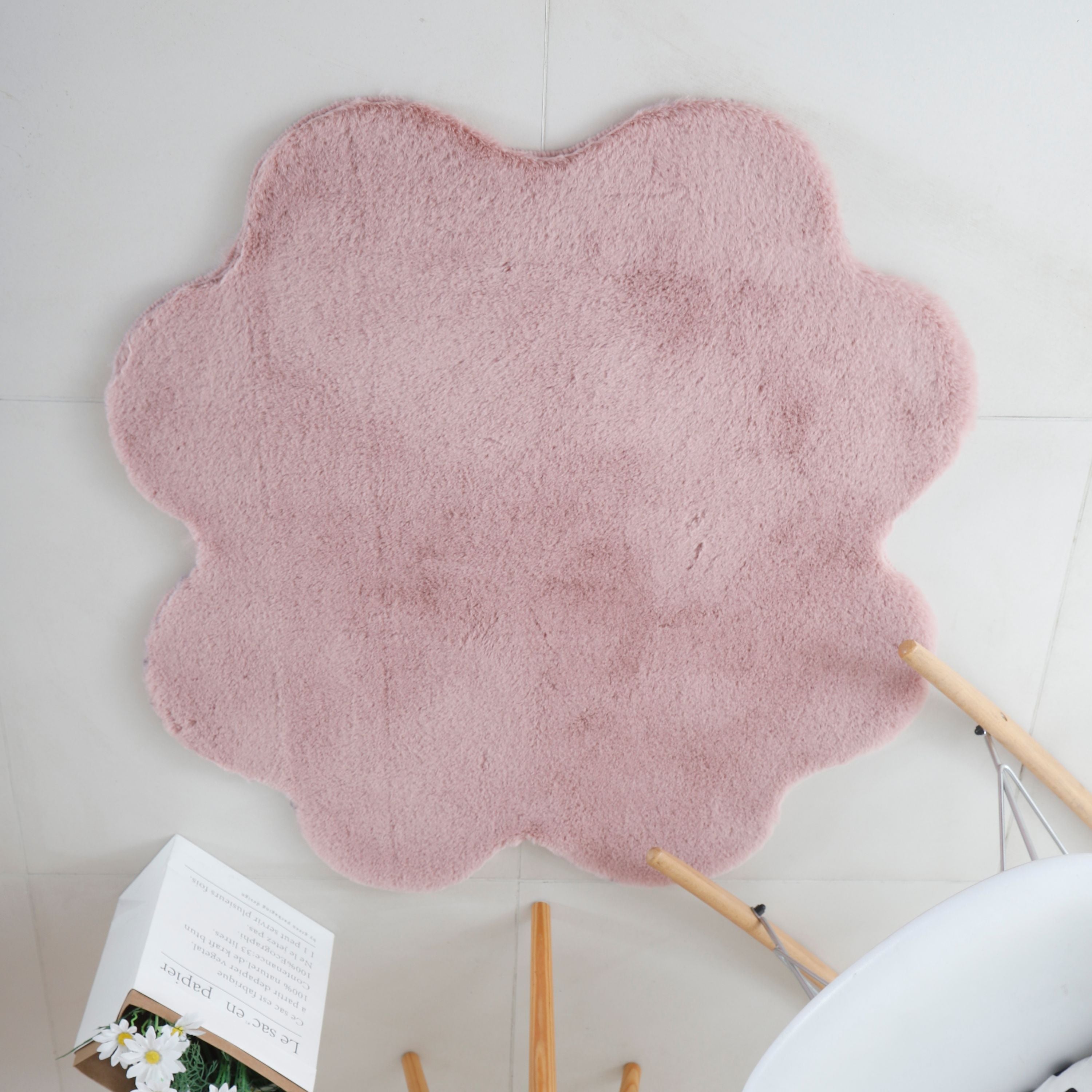 Rug plush plain cloverleaf shape faux fur children's room soft fur look