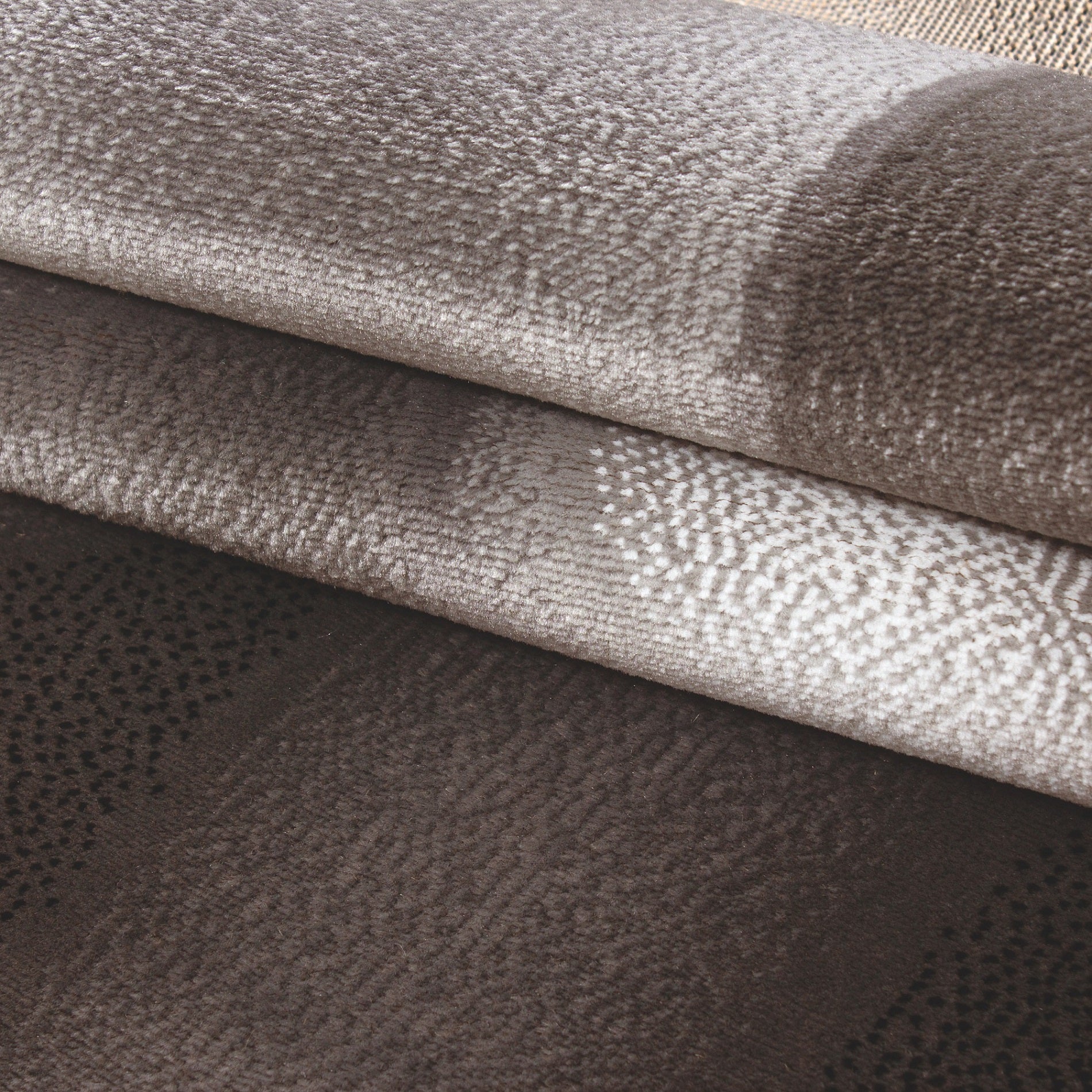 Modern short pile rug for living room, abstract wave design, easy to care for