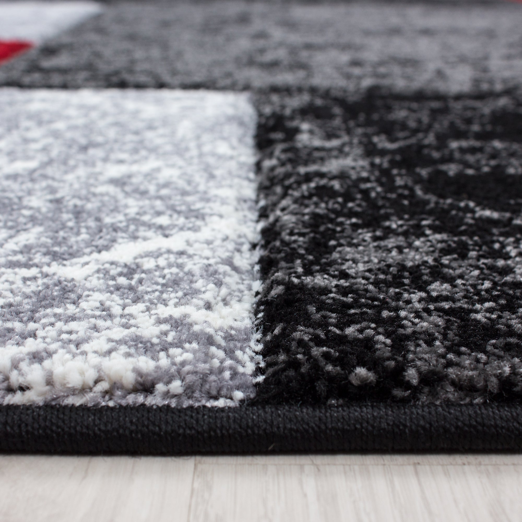 Tapis de salon design à poils courts, design moderne à carreaux, coupe aux contours doux