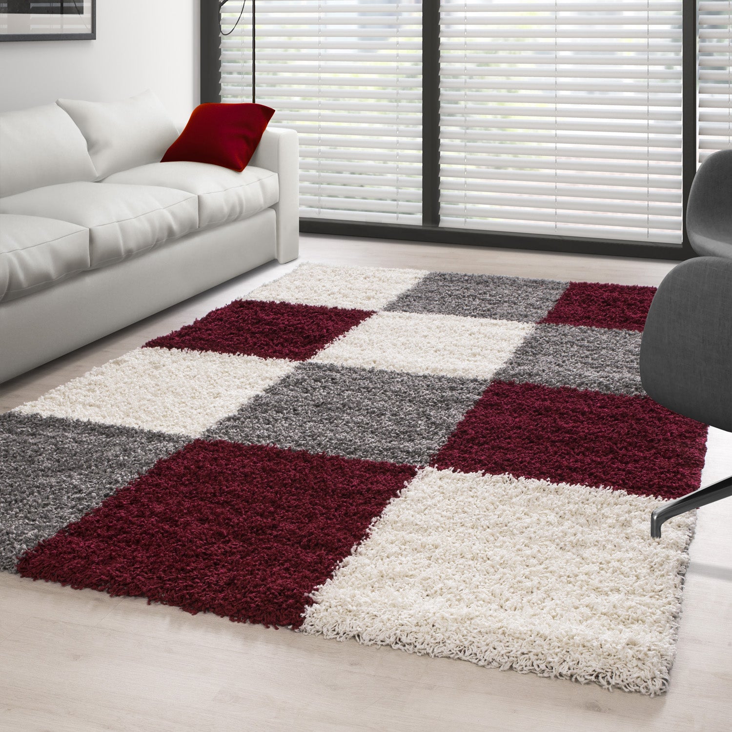 Shaggy rug, deep pile, long pile living room rug, patterned in checked design