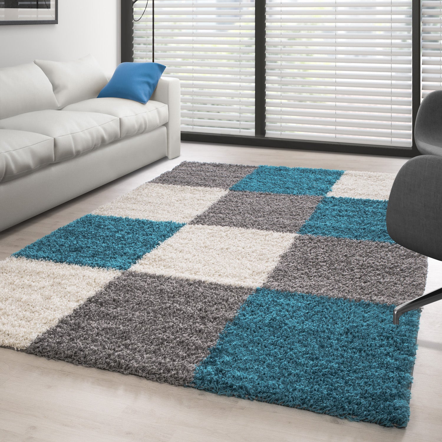 Shaggy rug, deep pile, long pile living room rug, patterned in checked design