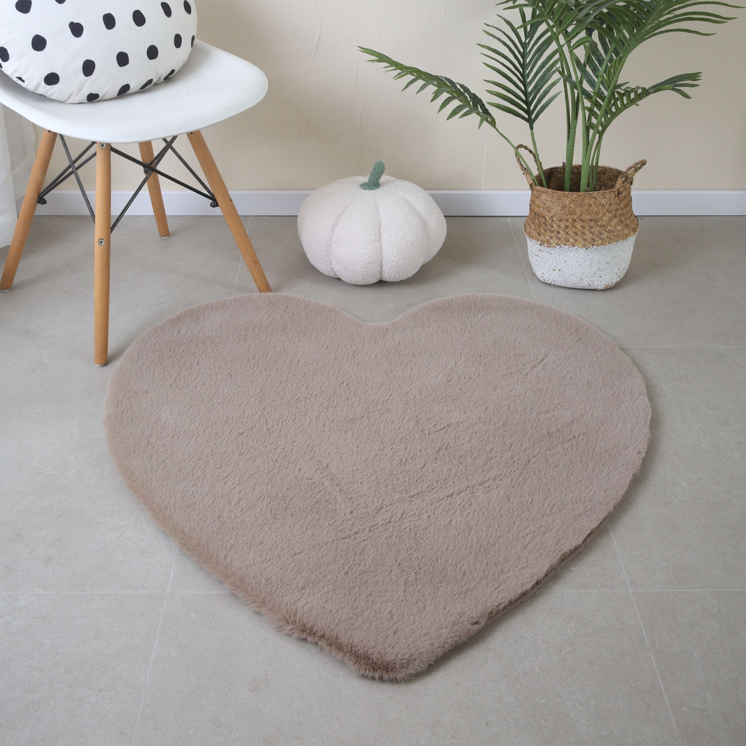 Rug plush plain heart shape faux fur children's room super soft fur look