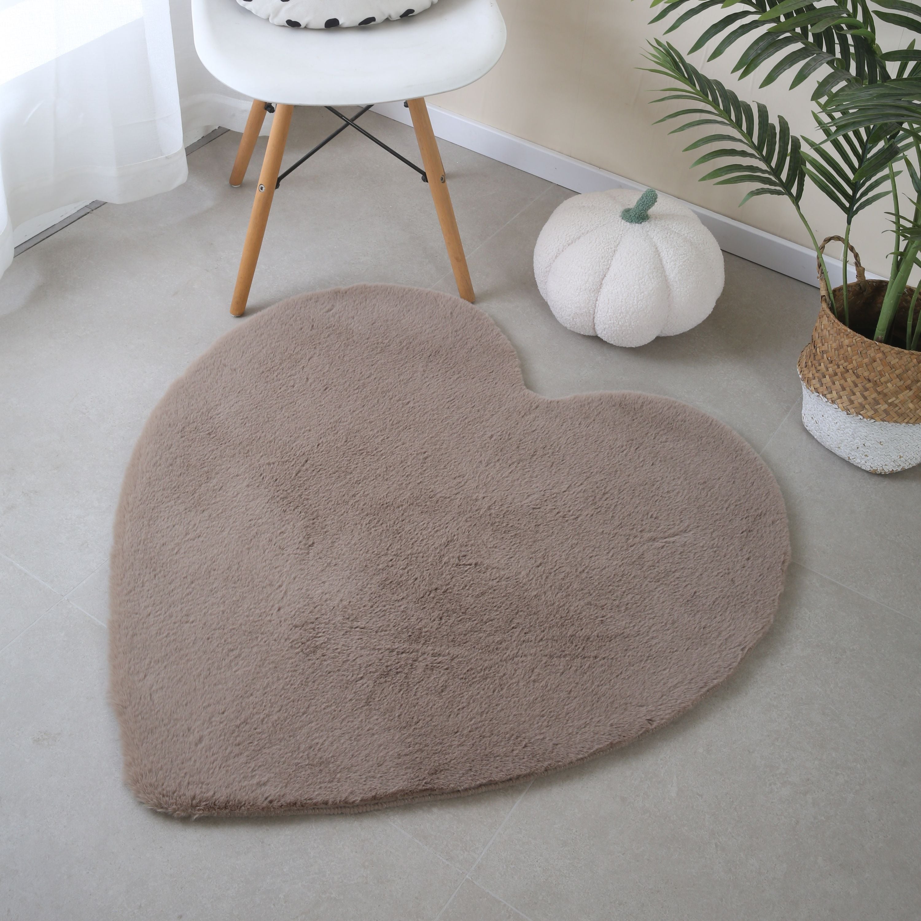 Rug plush plain heart shape faux fur children's room super soft fur look