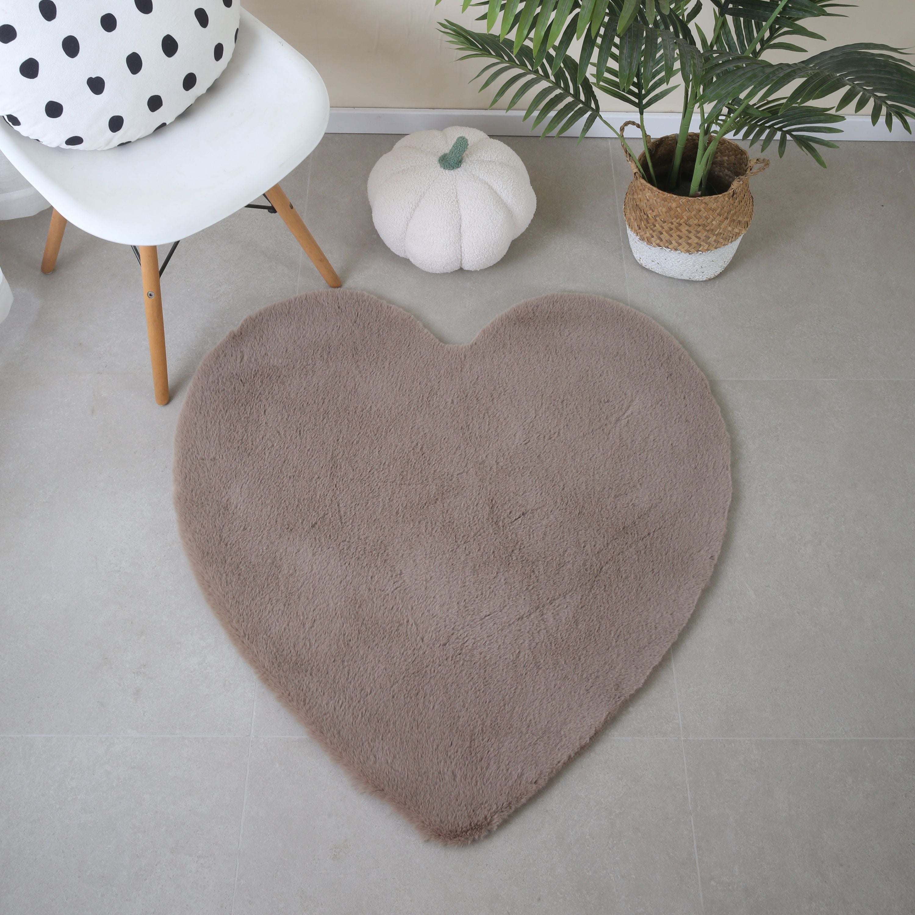 Rug plush plain heart shape faux fur children's room super soft fur look