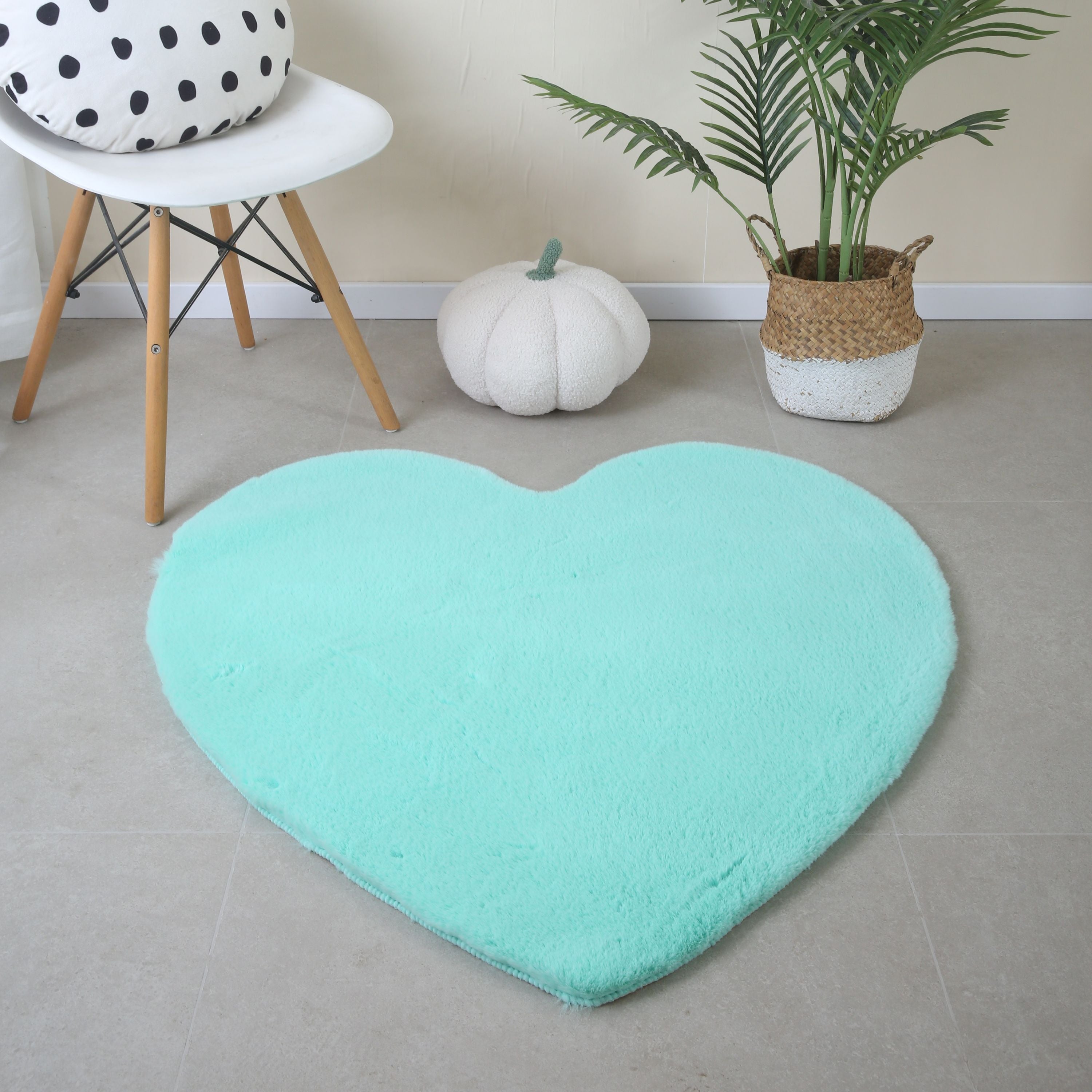 Rug plush plain heart shape faux fur children's room super soft fur look