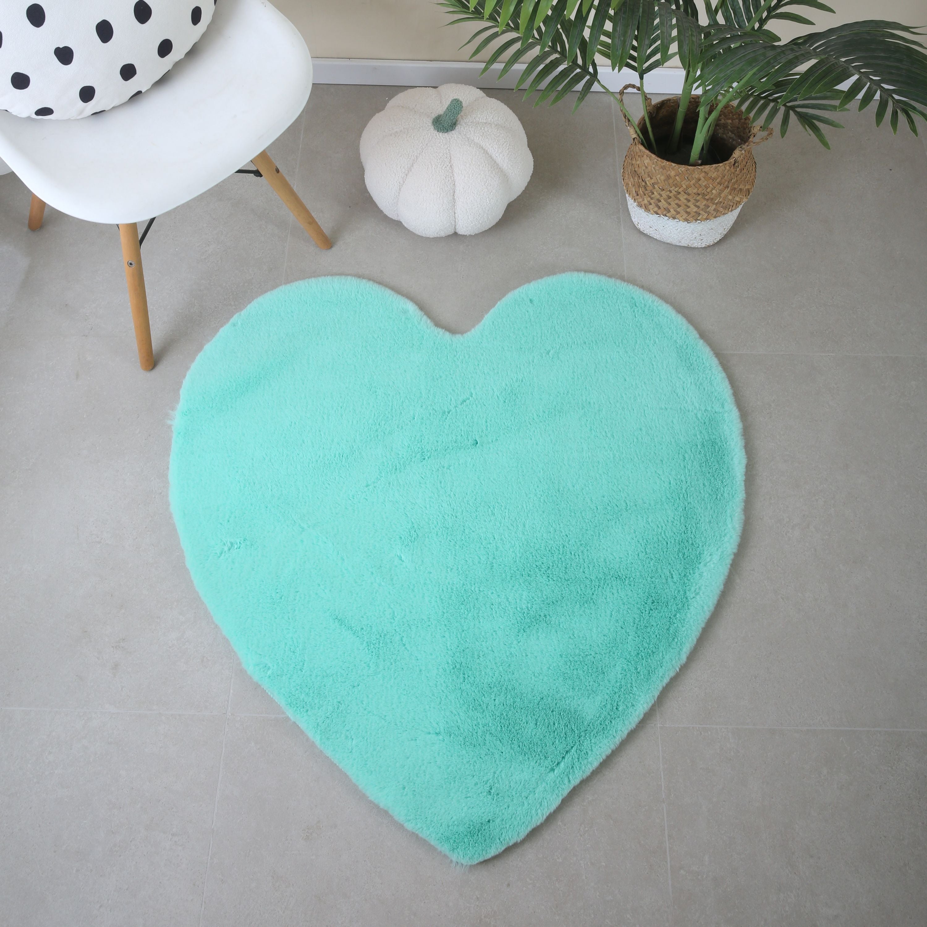 Rug plush plain heart shape faux fur children's room super soft fur look