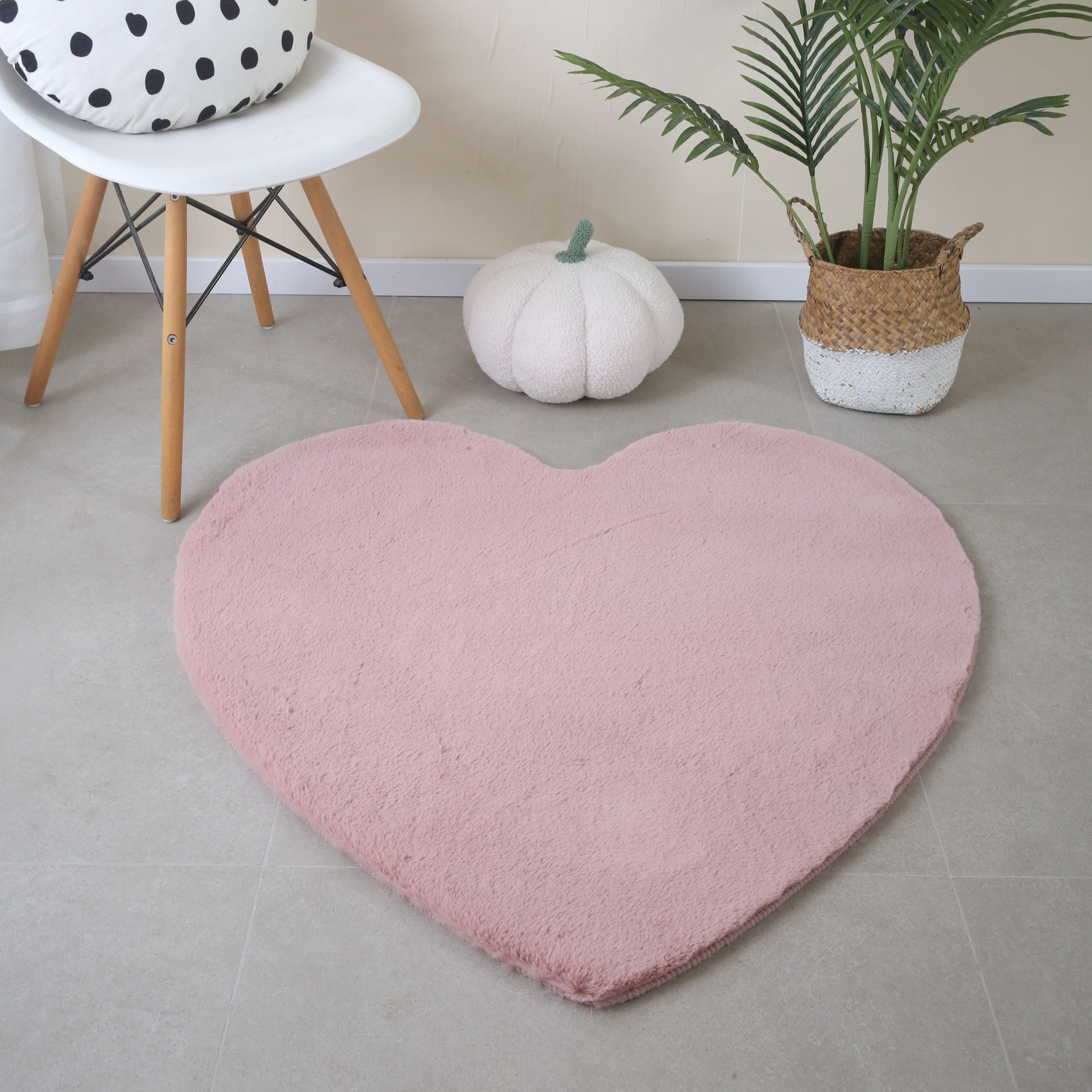 Rug plush plain heart shape faux fur children's room super soft fur look