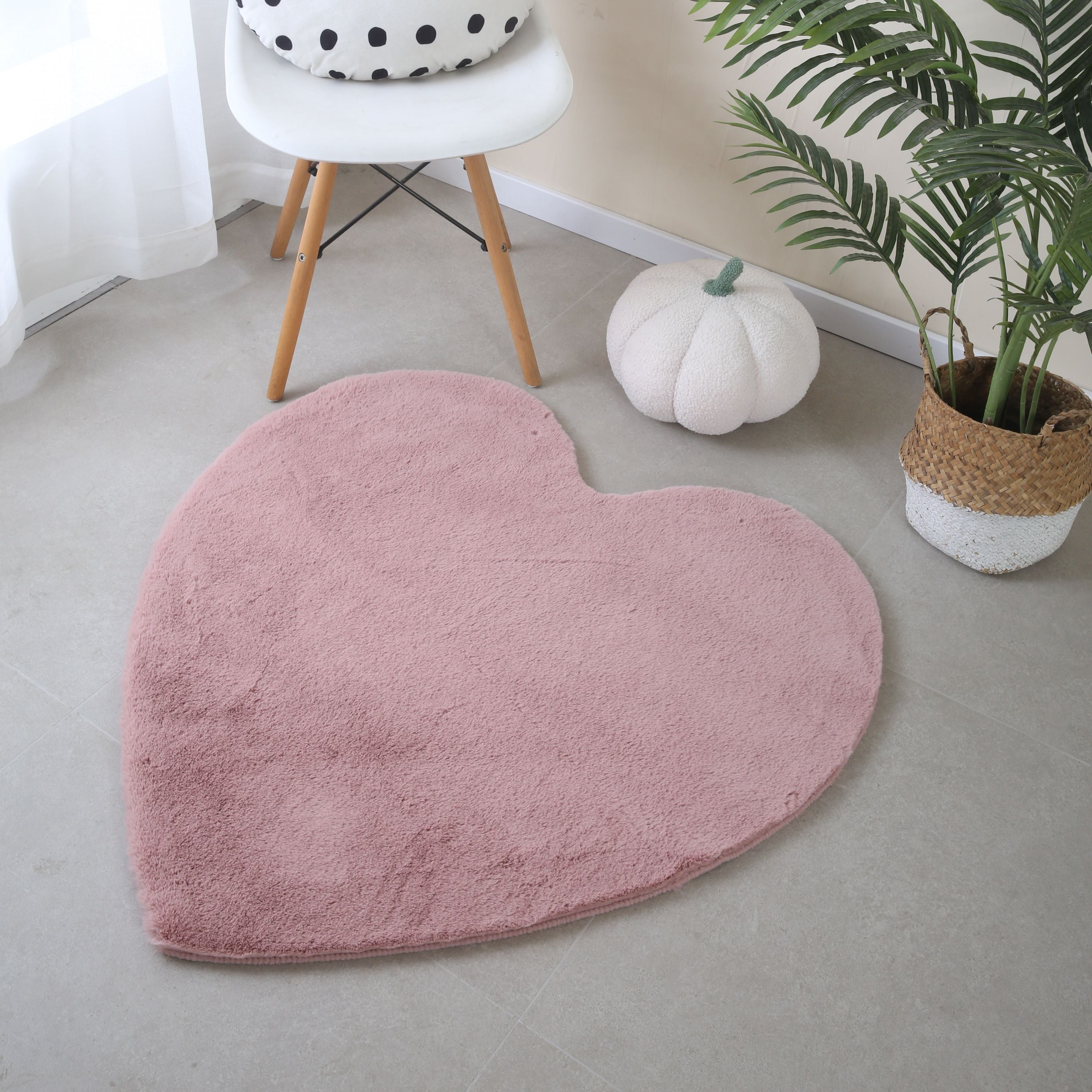 Tapis peluche uni forme coeur fausse fourrure chambre d'enfant aspect fourrure super doux