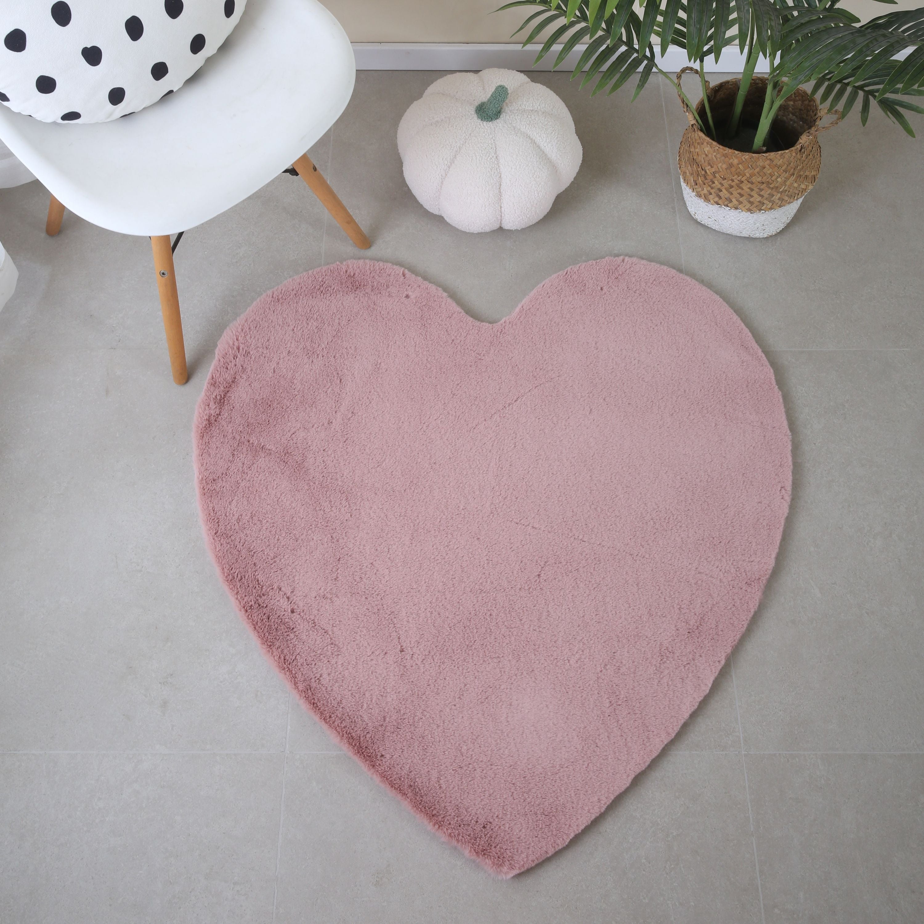 Tapis peluche uni forme coeur fausse fourrure chambre d'enfant aspect fourrure super doux