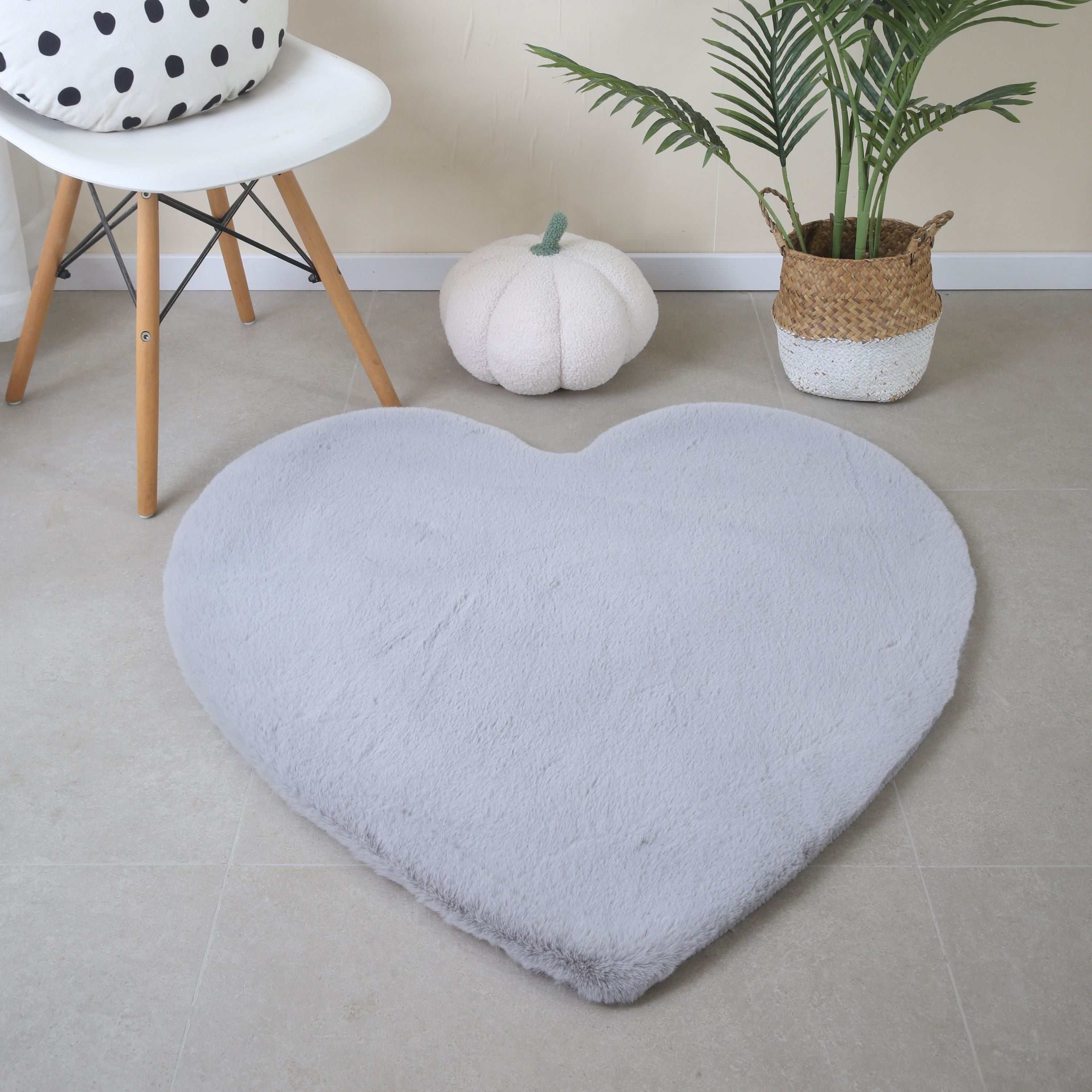 Rug plush plain heart shape faux fur children's room super soft fur look