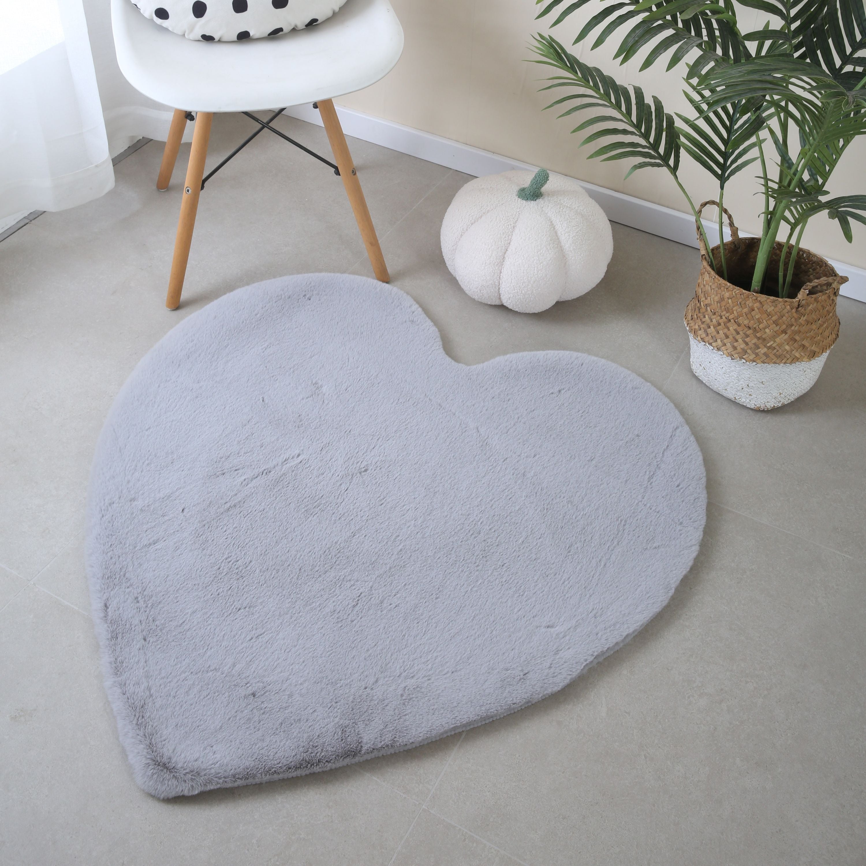 Rug plush plain heart shape faux fur children's room super soft fur look