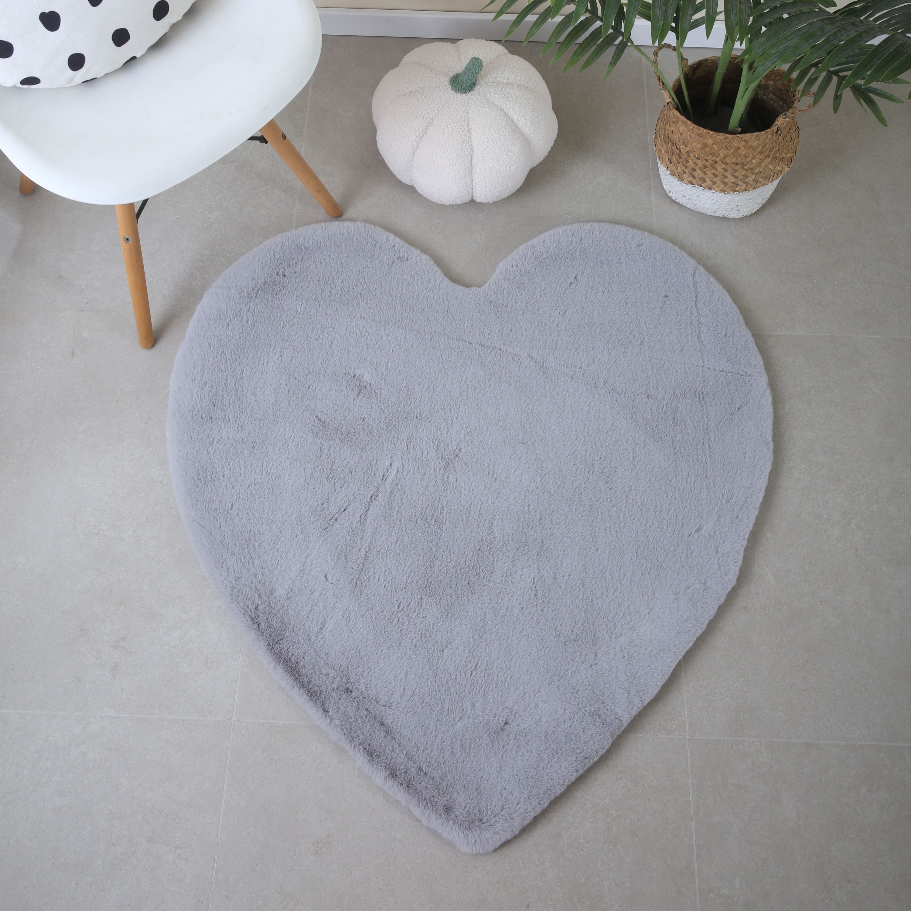 Rug plush plain heart shape faux fur children's room super soft fur look