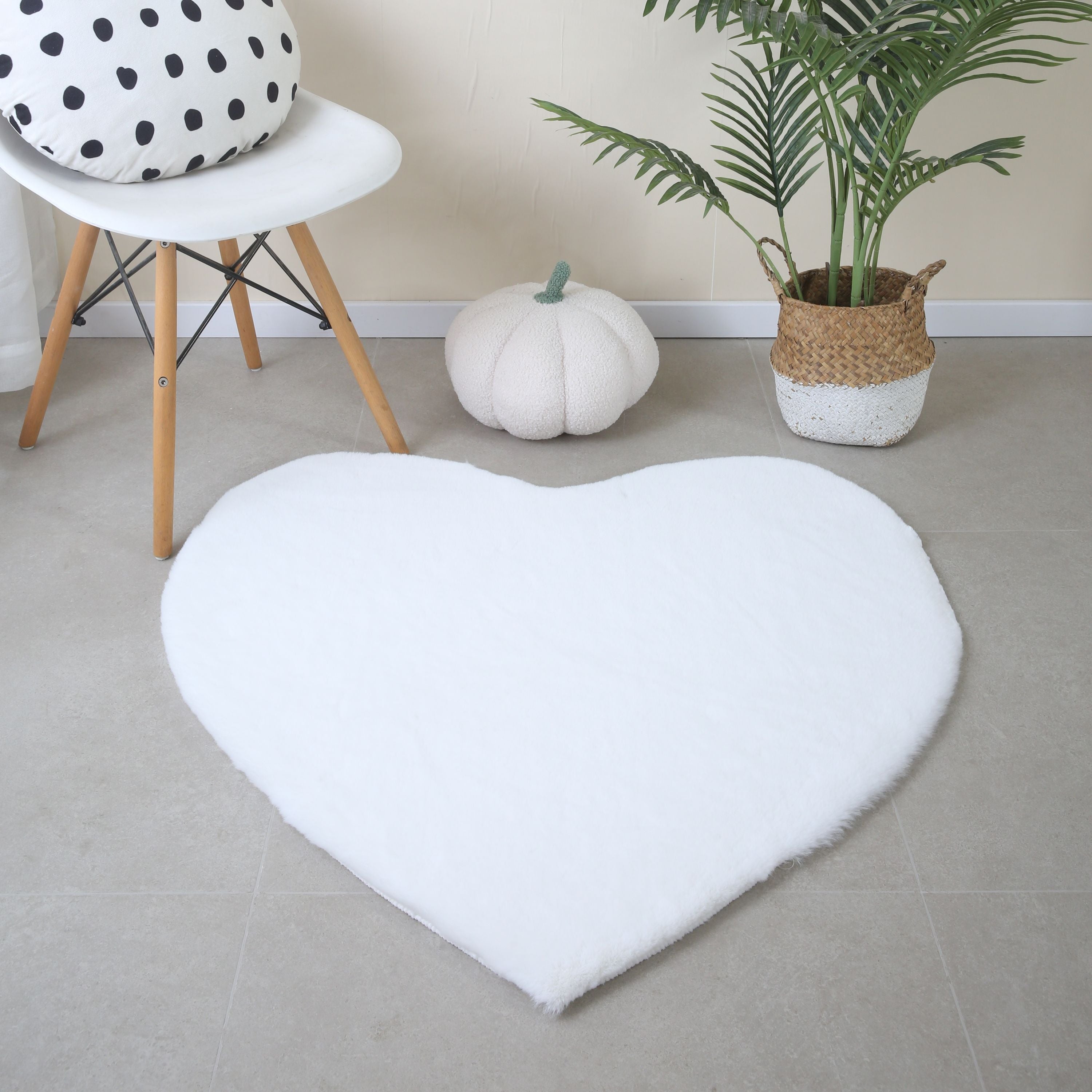 Rug plush plain heart shape faux fur children's room super soft fur look