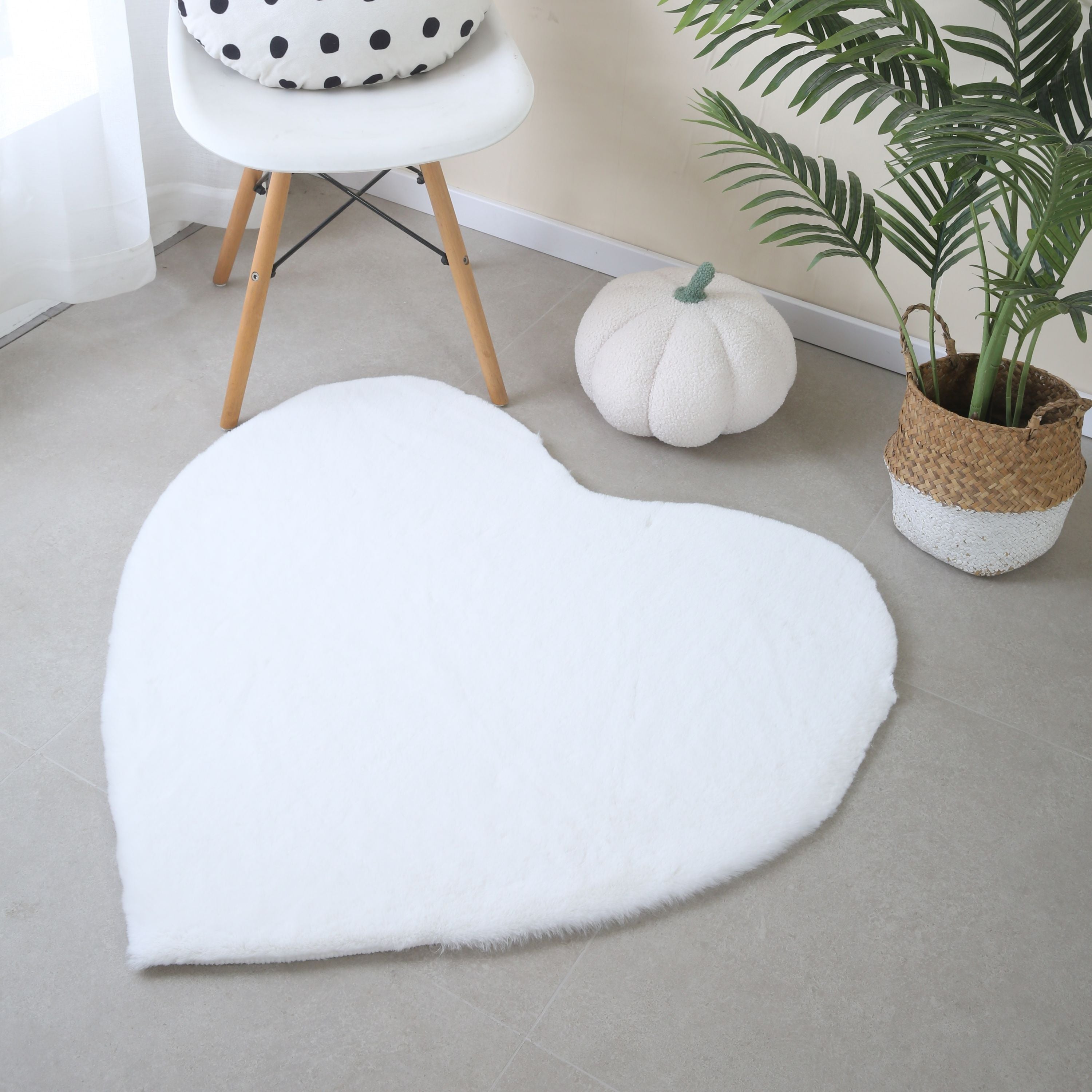 Rug plush plain heart shape faux fur children's room super soft fur look