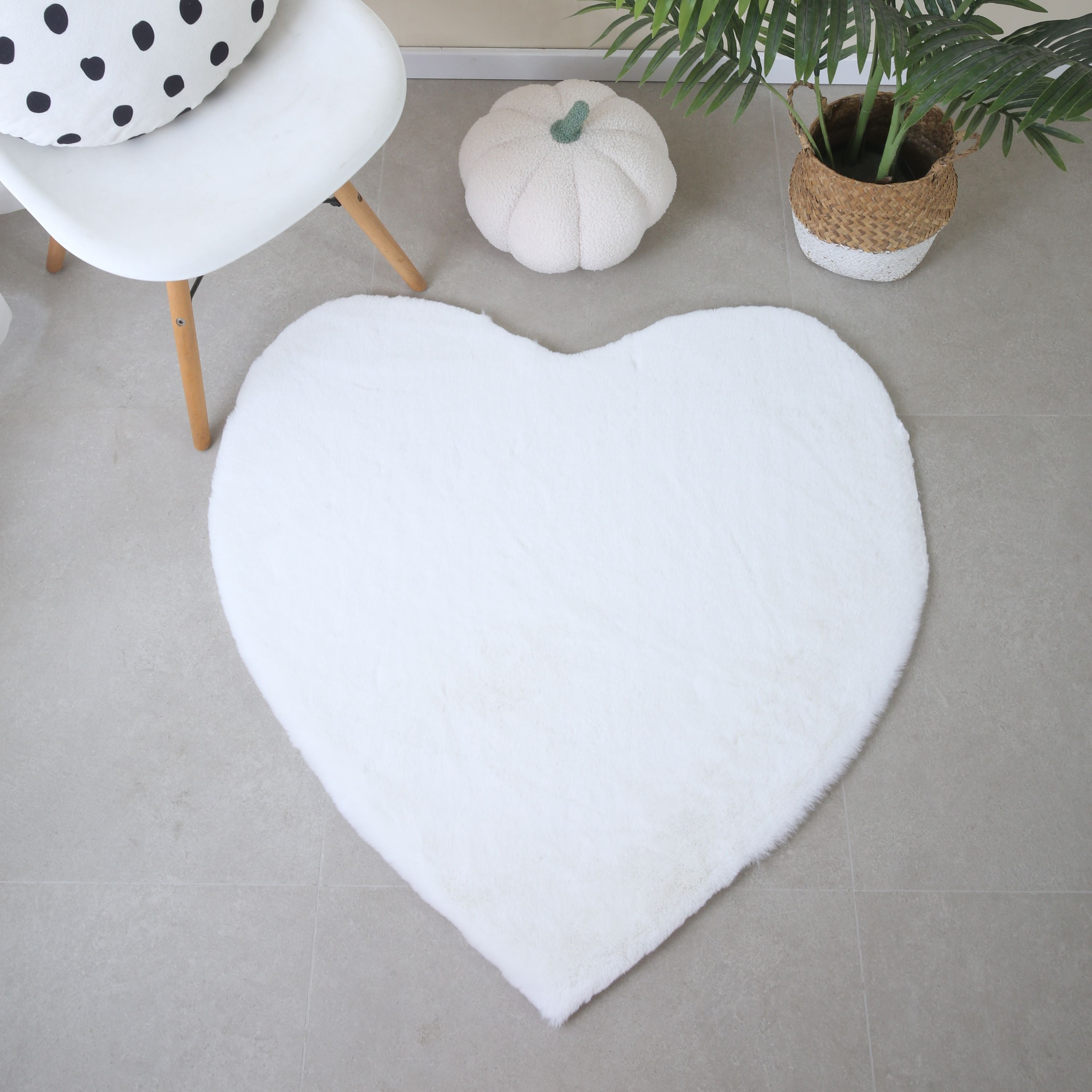 Rug plush plain heart shape faux fur children's room super soft fur look